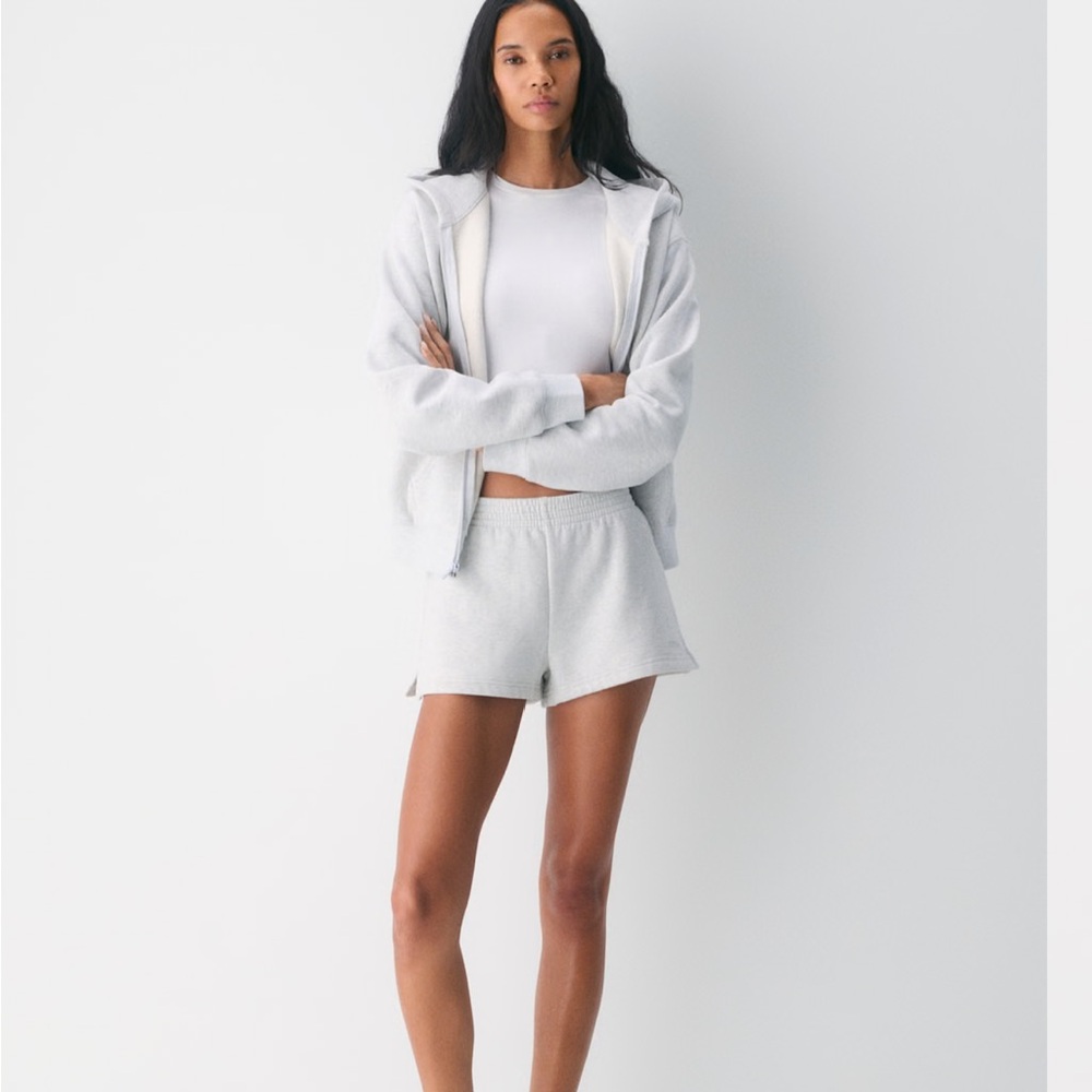 Aritzia TNA Fleece Perfect Airy Sweatshort Size Medium